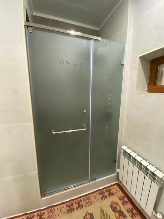 Стеклянные душевые кабины