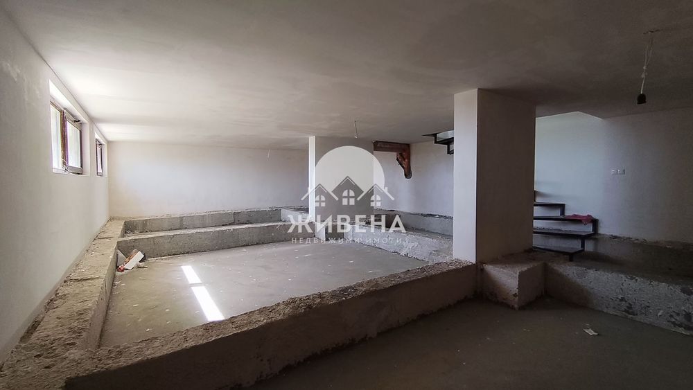 Нова триетажна къща, м-т Акчелар, РЗП: 240 кв.м, двор: 520 кв.м