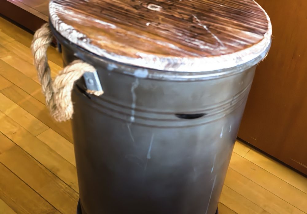 Mobilier multifuncțional cu design industrial vintage