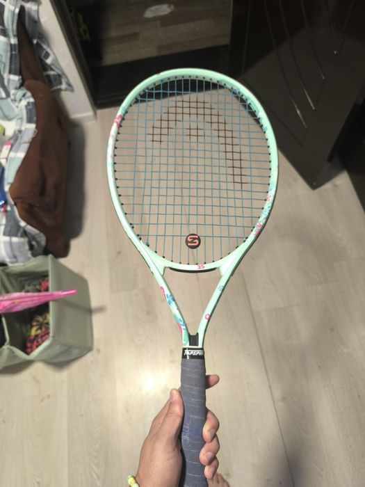 Продам теннисную ракетку