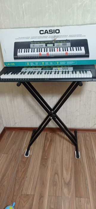 Синтезатор САSIO LK-135. Новый.