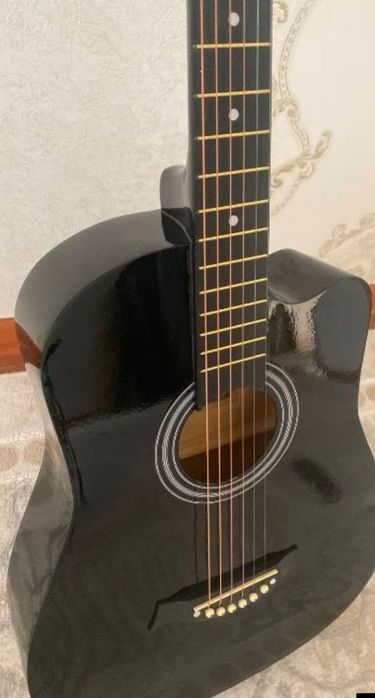 Акустическая гитара