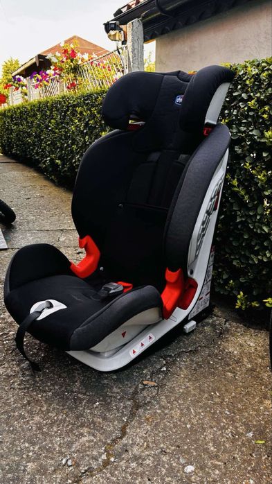 Столче за кола Chicco Isofix