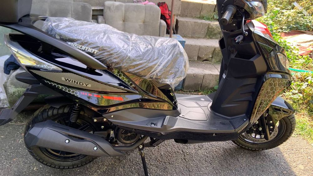 Продам макси скутер