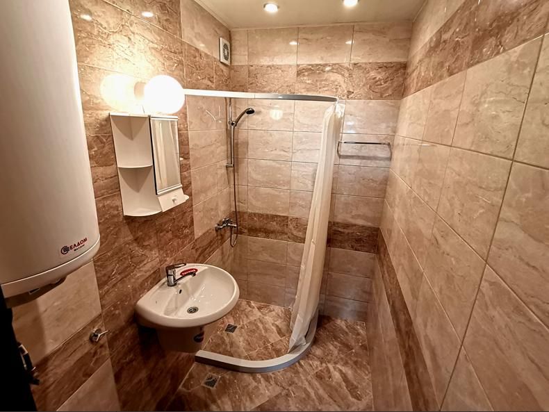 Дава се под наем Тристаен апартамент в Бургас, Център - 80 кв.м за 331.5 € - Снимка #6