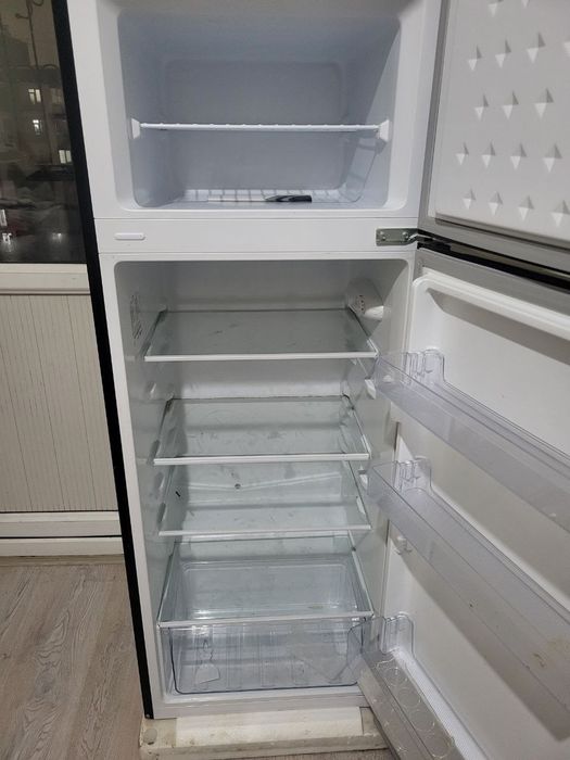 Muzlatgich. Holati yaxshi.