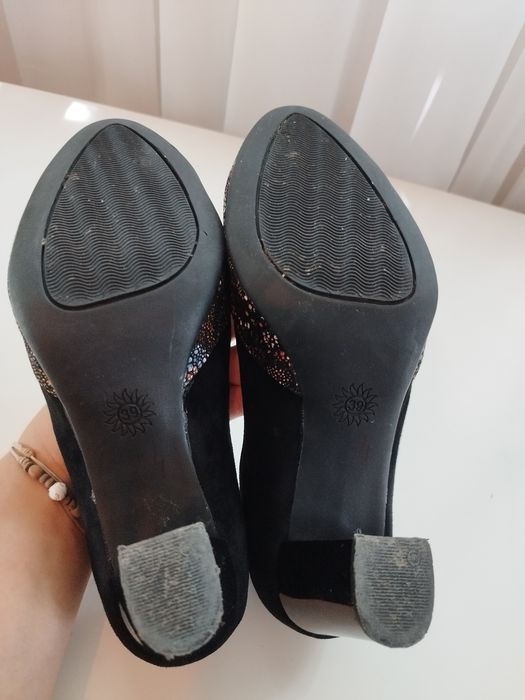 Pantofi din piele întoarsă Nr 39, stare impecabilă