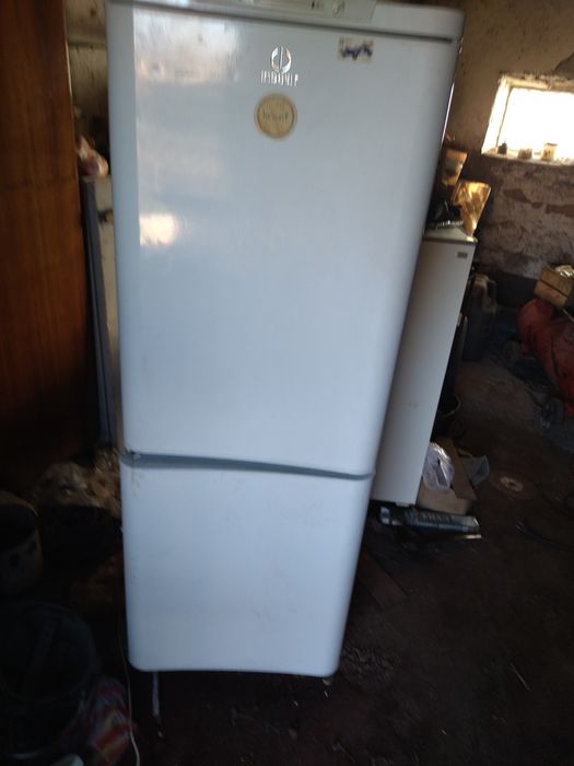 Холодильник Индезит продам