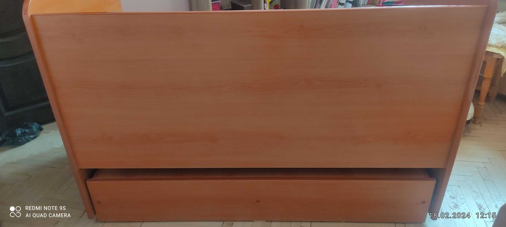 Продавам детско легло