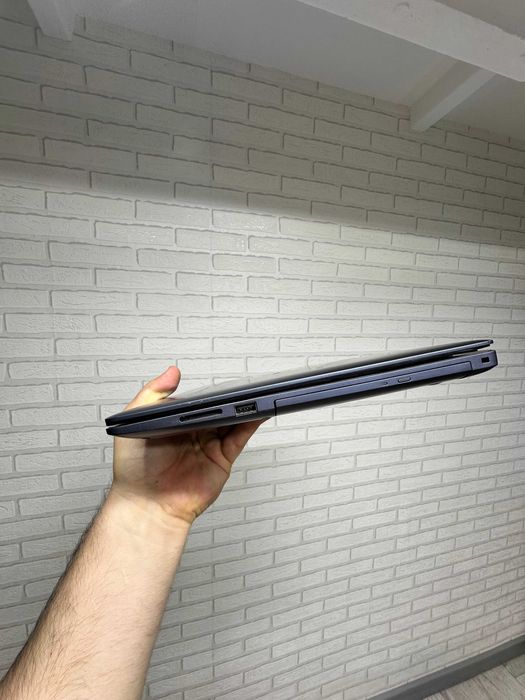 Ноутбук Dell Vostro в полном комплекте