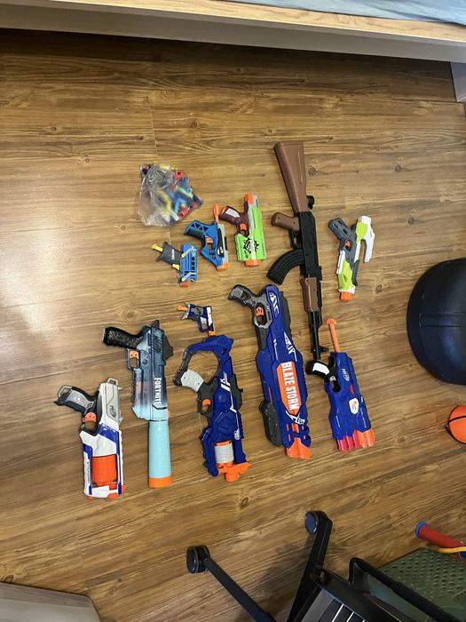 Пистолети ( нърф с меки патрони)