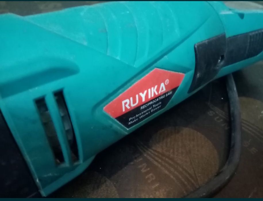 Саблен трион прав трион нов 1100вата