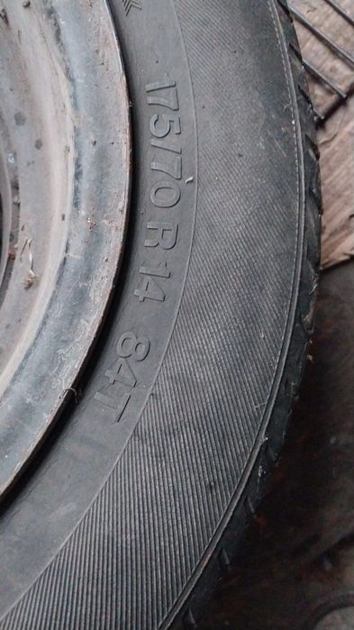 Продам шины комплект