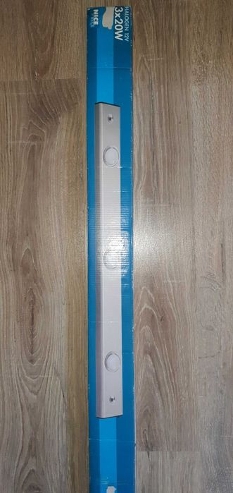 халогенна лампа за шкаф