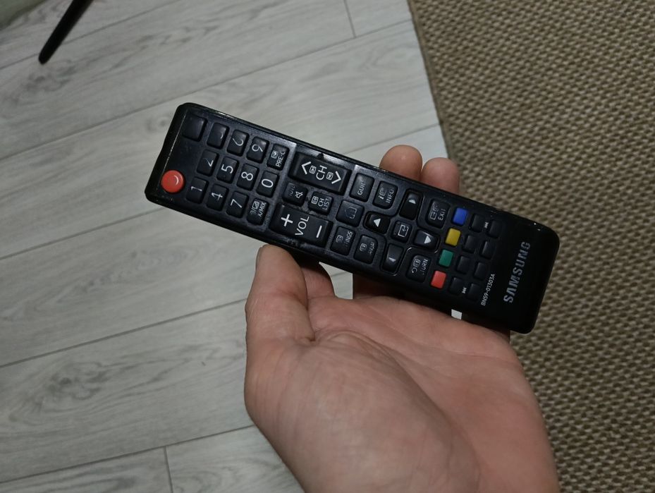 Продам большой телевизор Samsung Smart tv