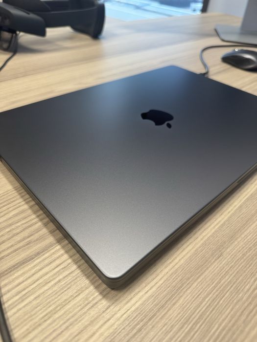 Macbook Pro M3 Pro 16 18/512 Space Black Батарея 94%