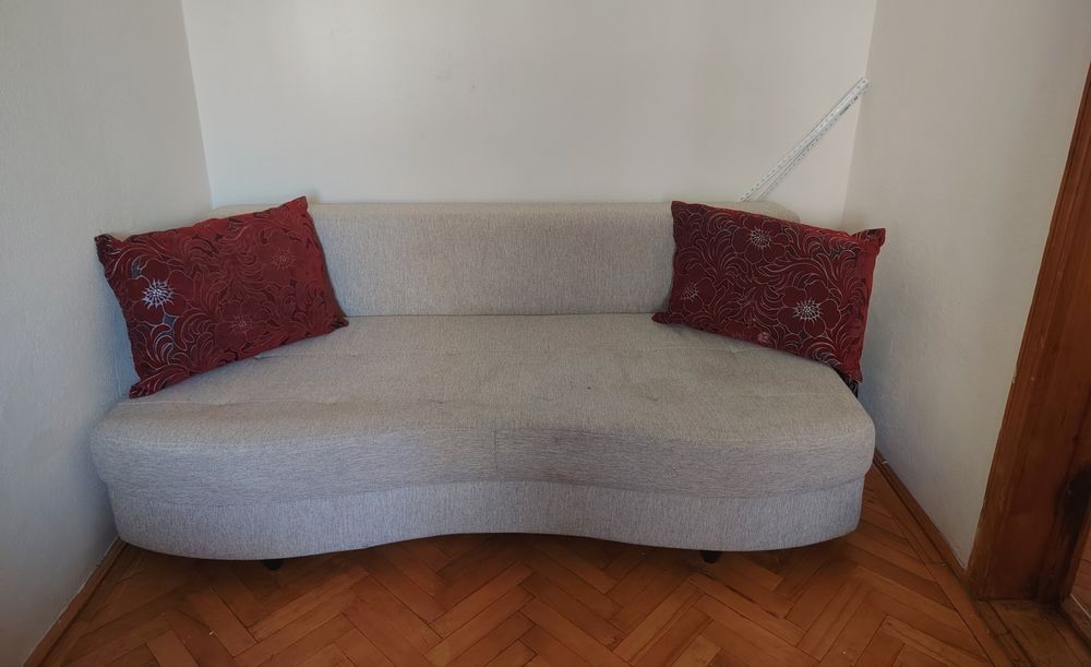 Vând canapea extensibila in stare foarte buna