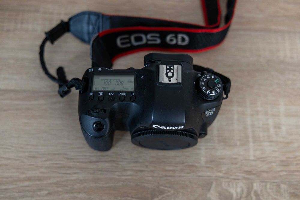 Продавам фотоапарат Canon EOS 6D