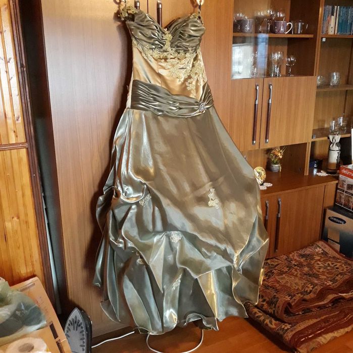 Продавам Бална рокля