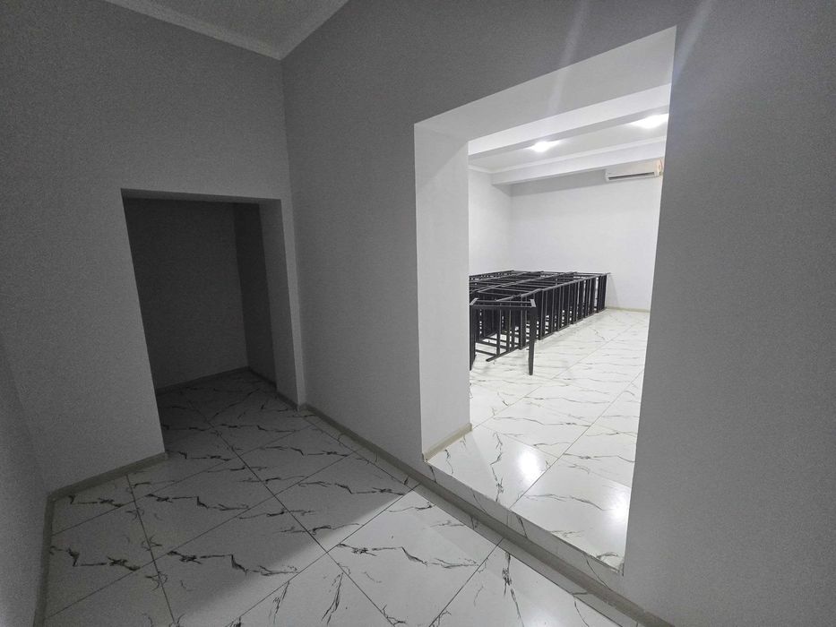 Сдается в аренду помещение в центре Джами. Для магазина мебелей и запч