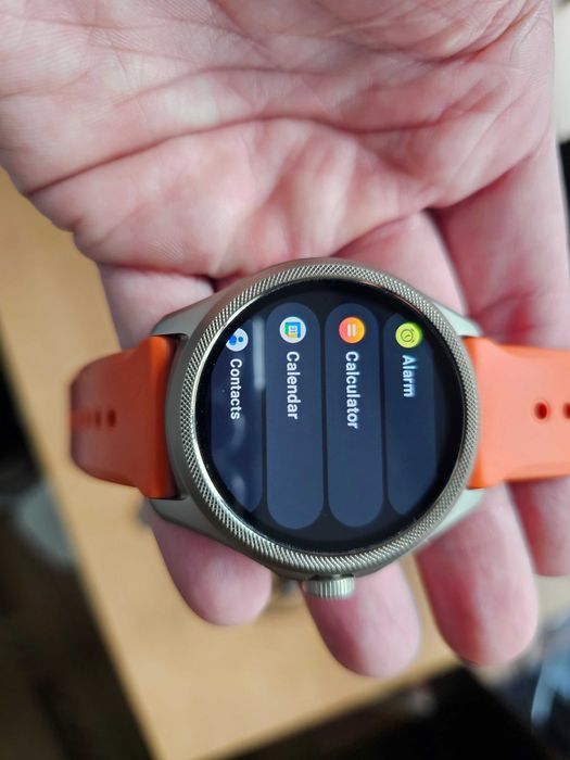 Продавам смарт часовник TicWatch Pro 5