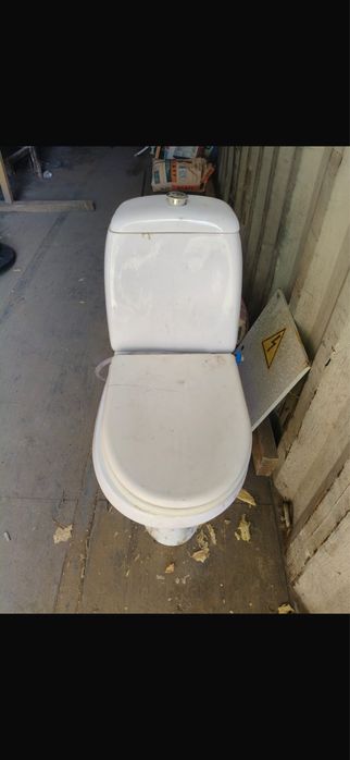 Продам унитаз в хорошем состоянии.