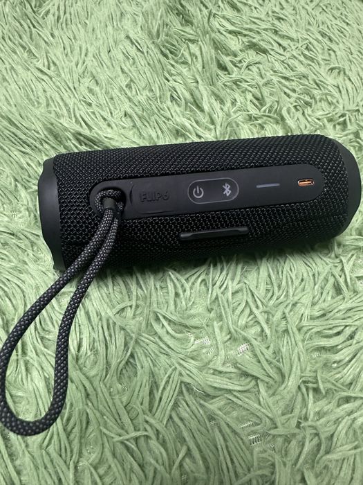 boxa portabila flip 6 noua dar am scapat o si s a spart plasticul ala