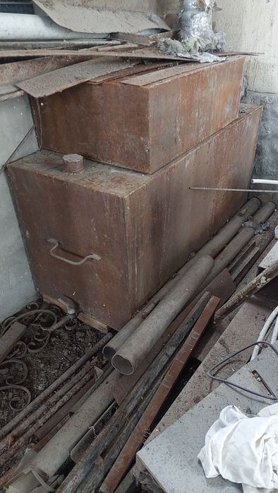 Металлический бак. На 630 литров