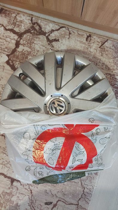 Продава Оригинални тасове 16 цола за Golf / Jeta