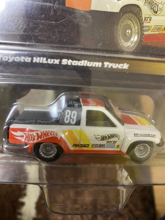 Hot Wheels Elite 64 Toyota Hilux 1989 macheta auto scara 1:64