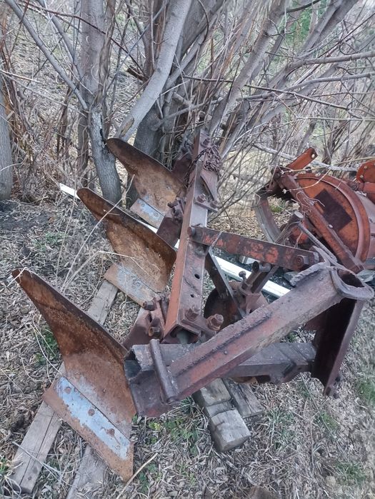 Продам Плуг и фреза  в хорошем состоянии