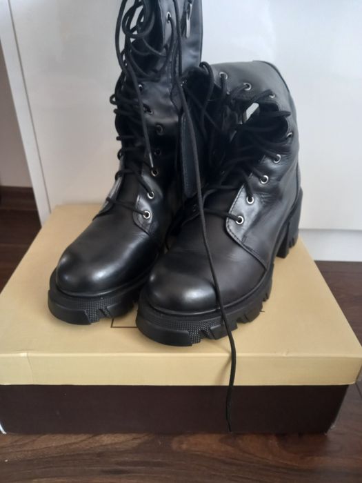 Два чифта дамски обувки