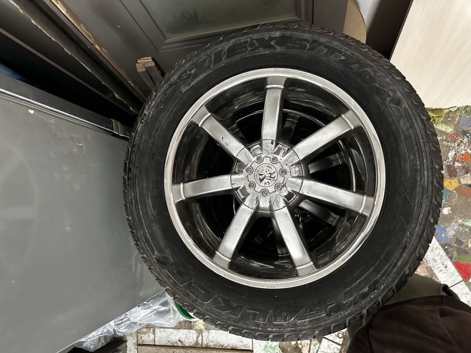 Продам комплект из 4 дисков с резиной.