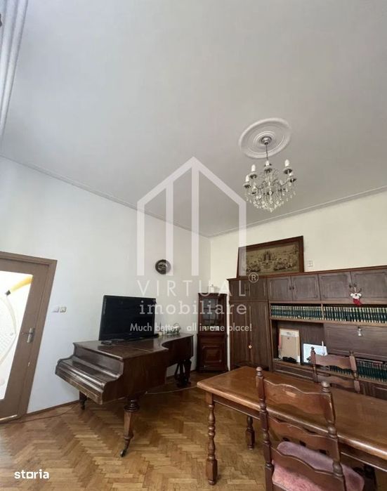 Casa formata din 2 apartamente, 2 garaje,  3 bai - zona Trei Stejari