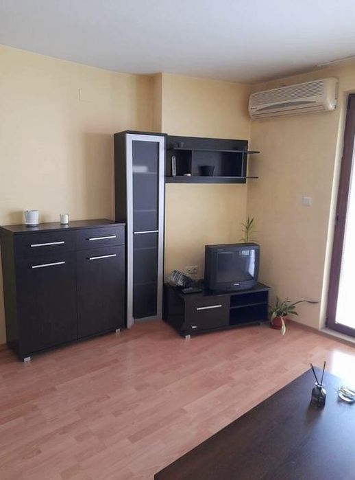 Дава се под наем Двустаен апартамент в София, Център - 60 кв.м за 560.49 € - Снимка #2