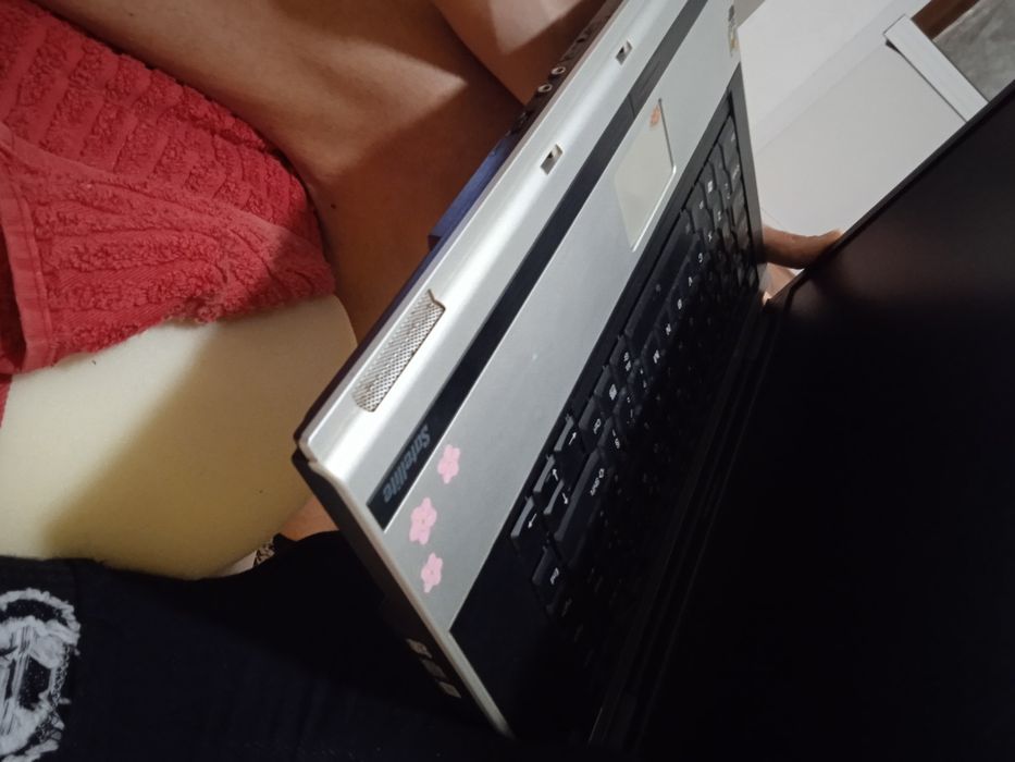 Лаптоп Тошиба  2гб рам