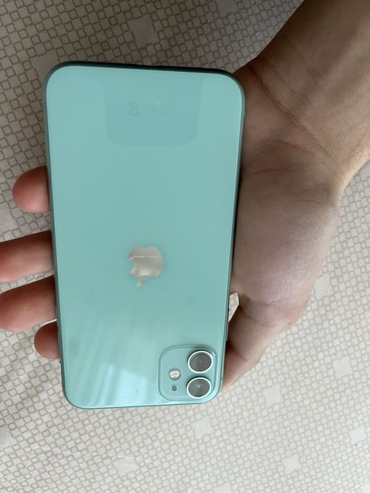 Vând iphone 11 pentru piese /placa de baza iphone 13 /display original