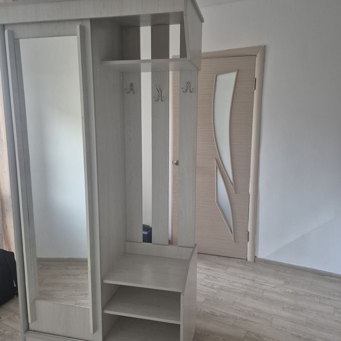 Шкаф в прихожую новыйй