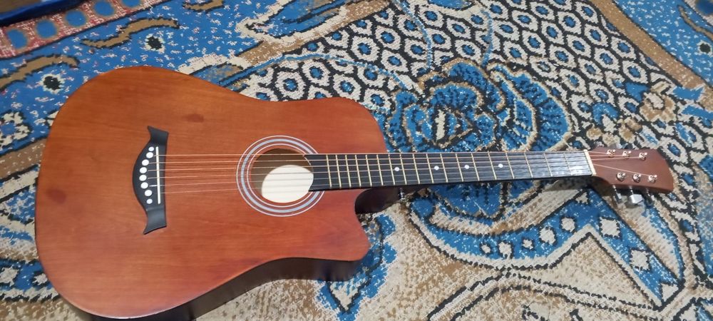 Gitara  sotiladi 700ming
