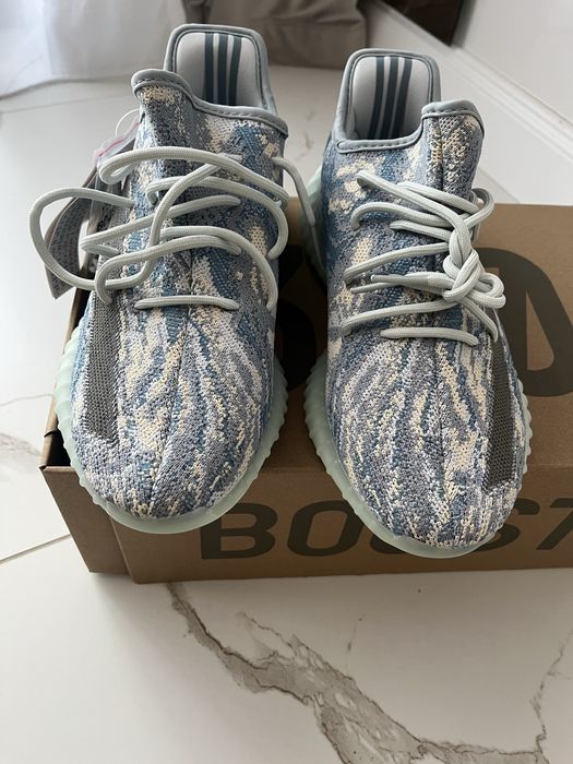 Adidas yeezy nr 42 2/3 noi in cutie