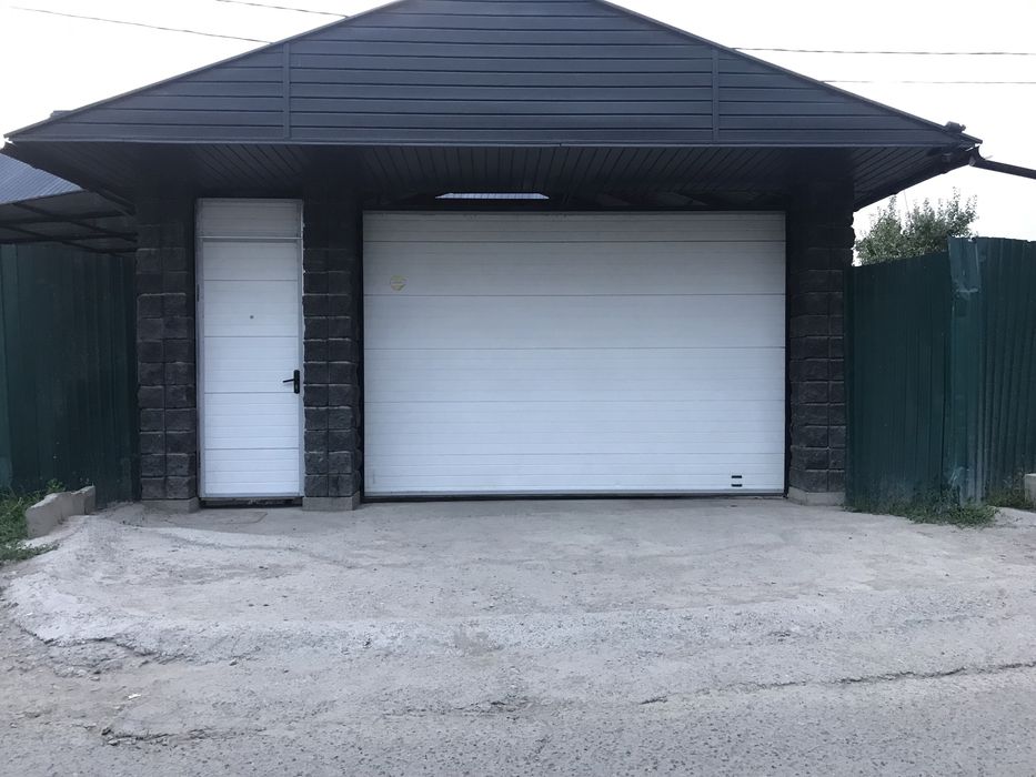 Секционные ворота