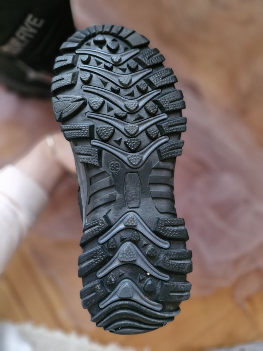 1. Ботуши 2. Adidas черни маратонки 3. Puma 4. Adidas маратонки