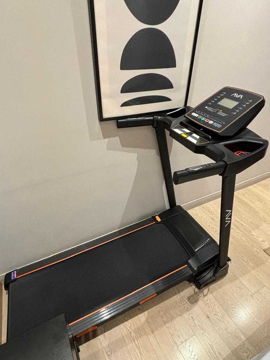 Продается Беговая дорожка AVA