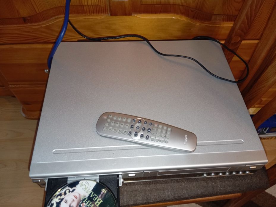 Комбо VHS Видео и dvd divx плеър Philips