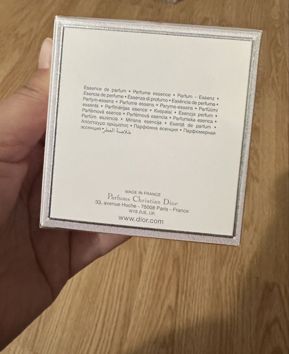 Apa de parfum Miss Dior Essence