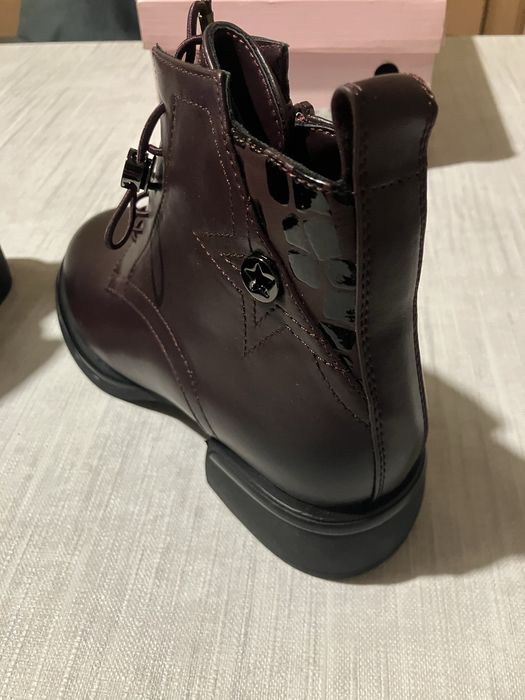 Продаваме неупотребявани дамски боти