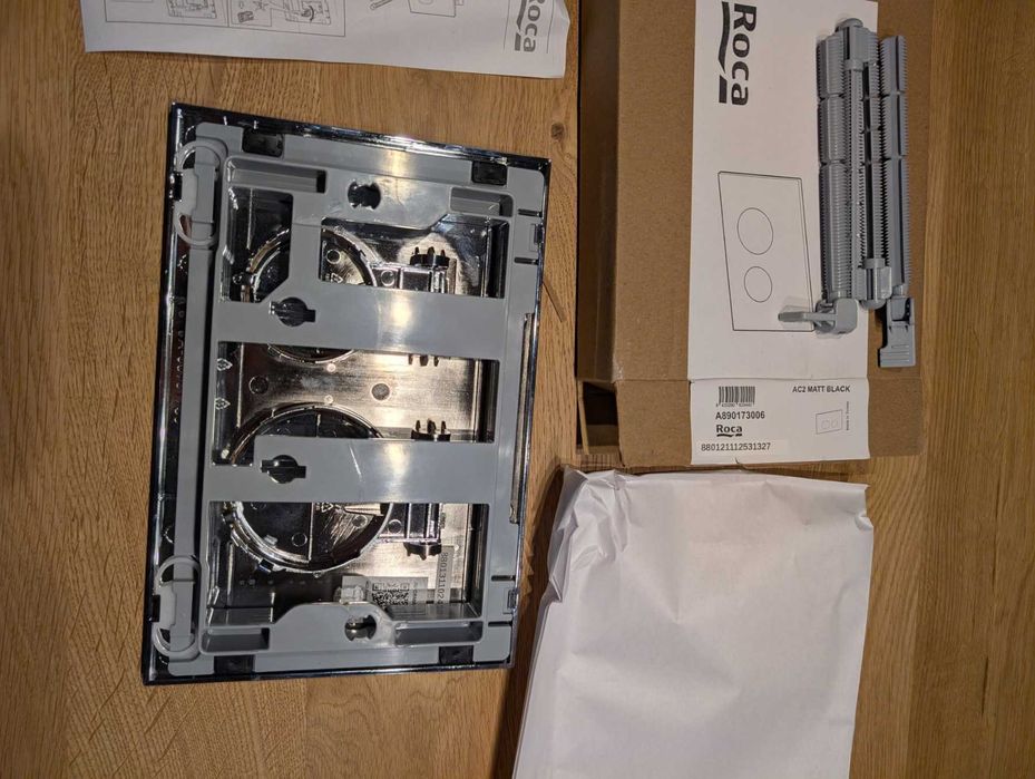 Двоен бутон за вградено казанче Roca