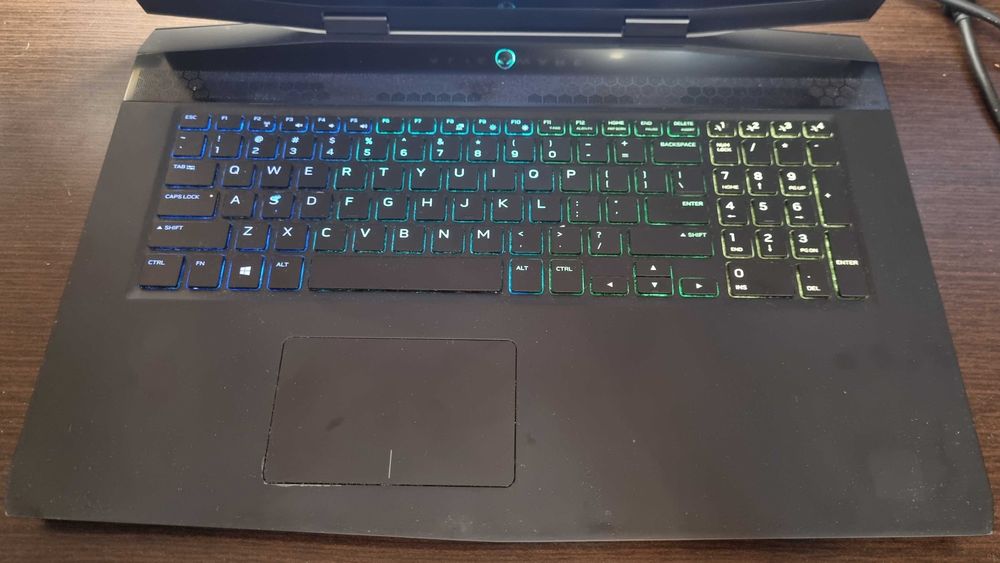 ноутбук игровой Dell Alienware 17