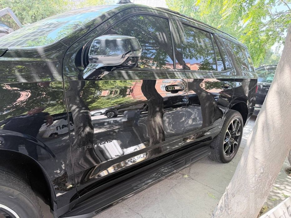 Chevrolet Tahoe 2