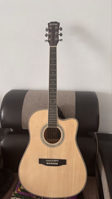 Продам акустическую гитару